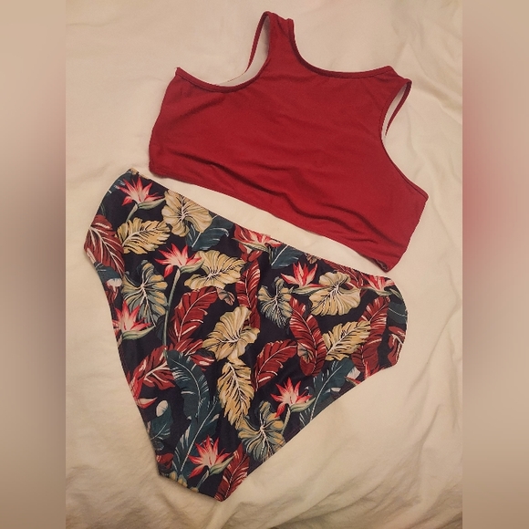 Women's Rose Gal floral tankini. Size 1X/16 - Picture 2 of 3